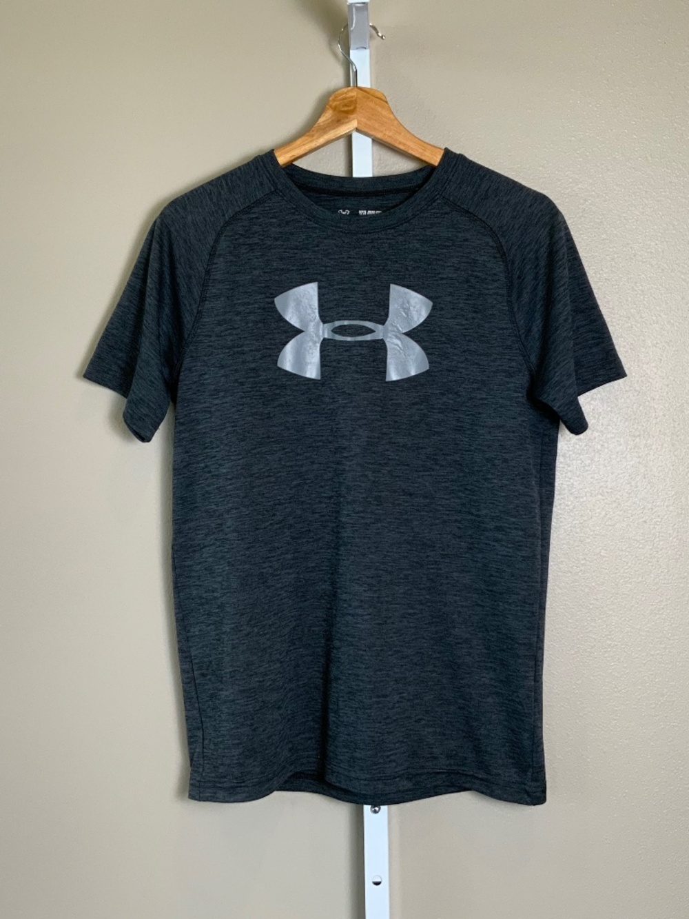 Under Armour Heat Gear Loose Logo Short Sleeve Athletic Tee